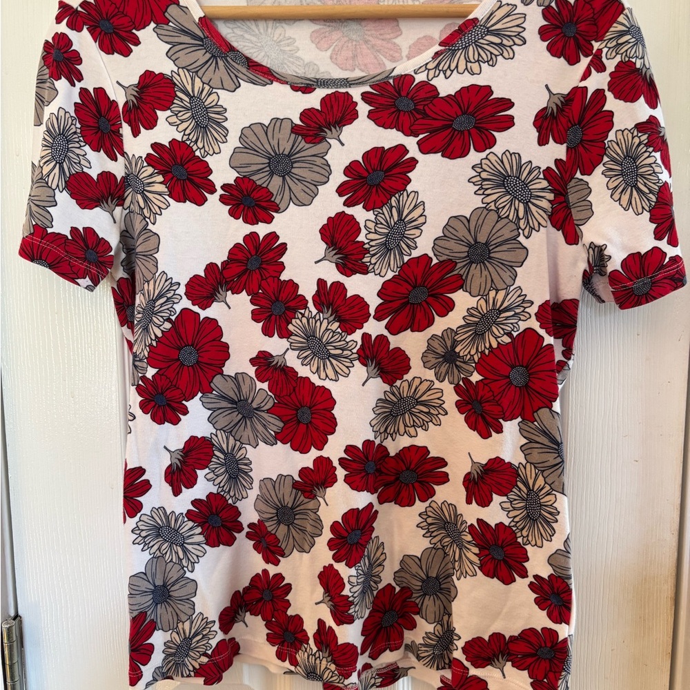 Red Floral Print White Stag Women's Top Size L - short sleeve- 100% cotton